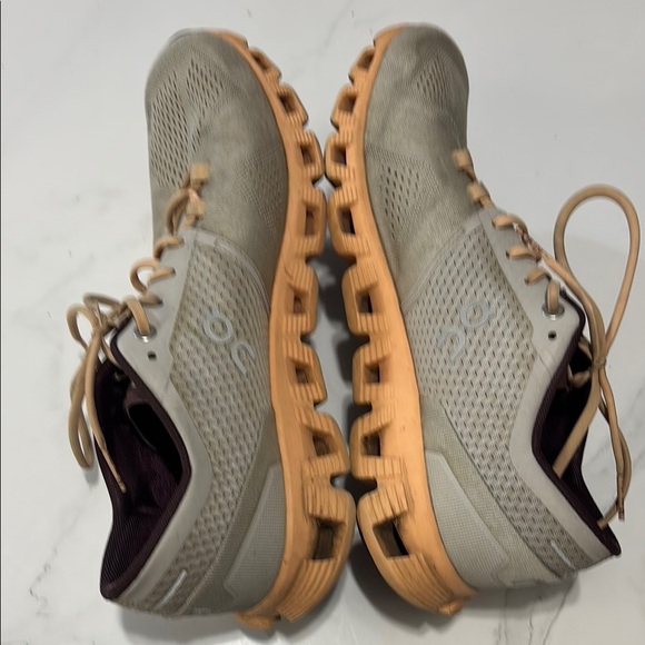 On Running Women's Shoes in Gray and Tan - Picture 4 of 6